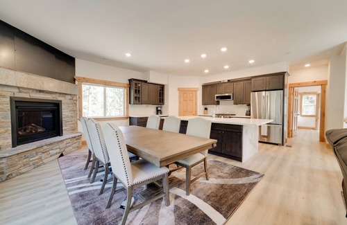 Iron Horse House | 7 Mi to Lake Davis: Family Outdoor Retreat w/Deck