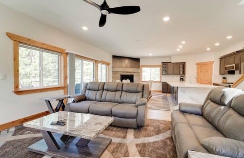 Iron Horse House | 7 Mi to Lake Davis: Family Outdoor Retreat w/Deck