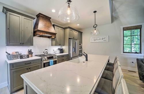 Glenville House | 7 Mi to Ski Sapphire Valley: Resort-Style Retreat