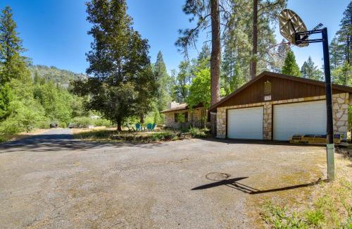 Harden Flat House | 7 Mi to Yosemite Natl Park Riverfront Getaway!