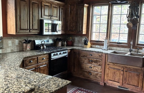 Hiawassee Ski Chalet | 7 Min To Lake! DON'T MISS THIS INCREDIBLE HOME THIS FALL!