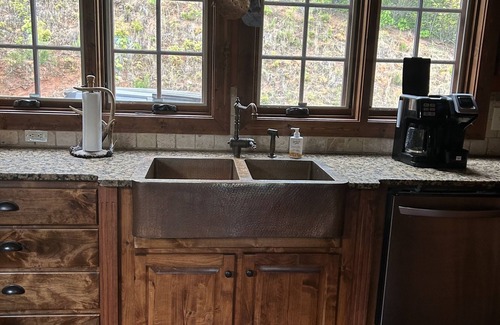 Hiawassee Ski Chalet | 7 Min To Lake! DON'T MISS THIS INCREDIBLE HOME THIS FALL!