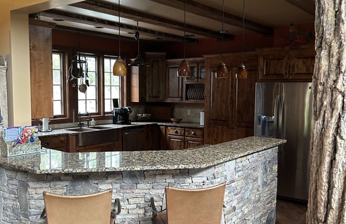 Hiawassee Ski Chalet | 7 Min To Lake! DON'T MISS THIS INCREDIBLE HOME THIS FALL!