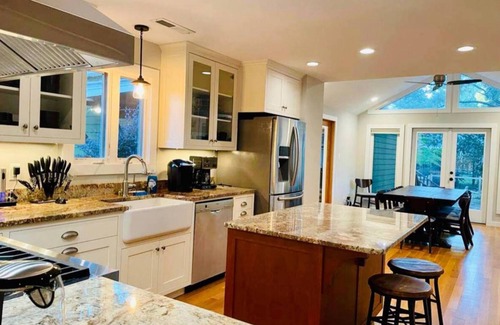 Carrboro House | 7 Min to UNC Hospital - Walk to Downtown Carrboro/20 min to Duke Hospital