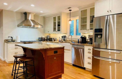 Carrboro House | 7 Min to UNC Hospital - Walk to Downtown Carrboro/20 min to Duke Hospital