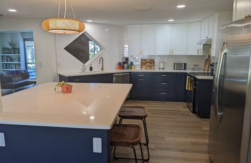 Temple Terrace House | 70's Retro River House Float-in Movie HeatedPoolSpa Kng Beds BGardens Moffit USF