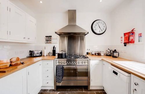 Hythe House | 74 By The Sea - *Stunning* Scandi-Coastal Home!