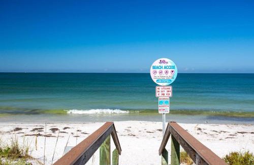 Pass-a-Grille Historic District House | 8 - Beach Club At Pass-A-Grille