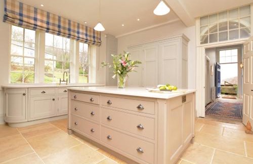 South Crossland House | 8 Bed in Holmfirth 72814