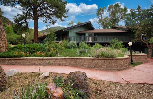 Ridgway House | 8 Bedroom or Reserve as a 4 Bedroom - Rates Reflect a December Discount!
