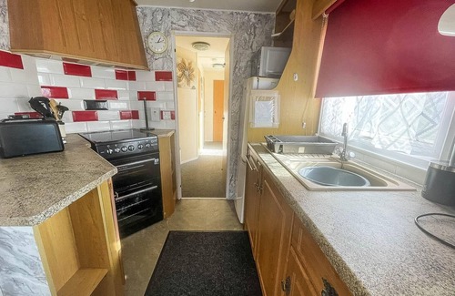 Scratby House | 8 berth dog friendly caravan in Summerfields holiday in Norfolk ref 19160S