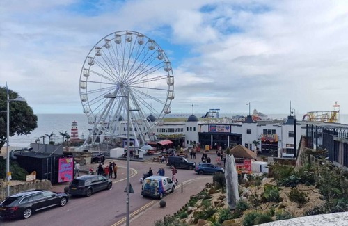Clacton-on-Sea House | 8 Berth Holiday Home at St Osyth Holiday Park