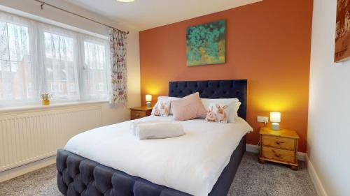 Epworth House | 8 double beds in a 5 bedroom house, pets welcome