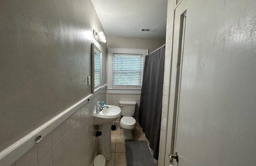 Fairburn House | 8 Guest Home 25 Minutes From Downtown