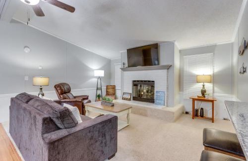 Linn Creek House | 8 Mi to Beach Lake-View Haven in Linn Creek!