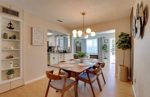 Bradenton House | 8 Mi to Beaches: Bradenton Home w/Poolside Oasis!