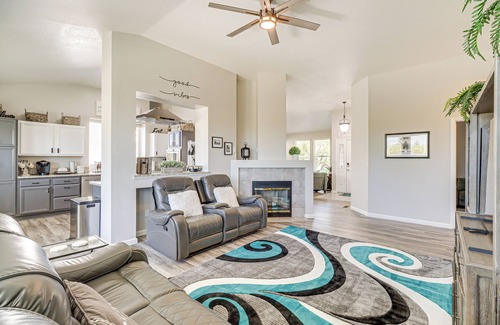 Sparks House | 8 Mi to Dtwn Reno: Sparks Escape w/Fenced Yard