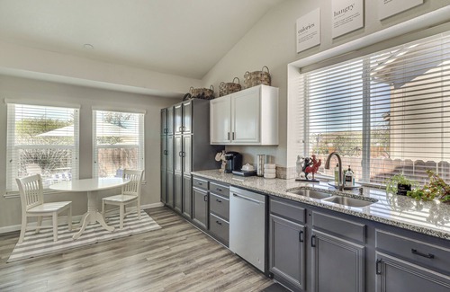 Sparks House | 8 Mi to Dtwn Reno: Sparks Escape w/Fenced Yard