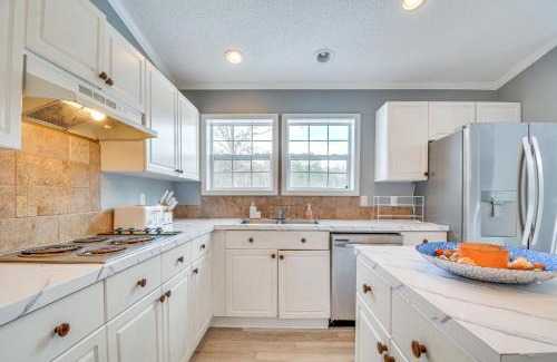 New Hill House | 8 Mi to Jordan Lake Spacious New Hill Home