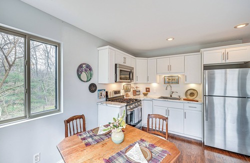 La Porte Apartment | 8 Mi to Lake Michigan: Creative Retreat w/Deck!