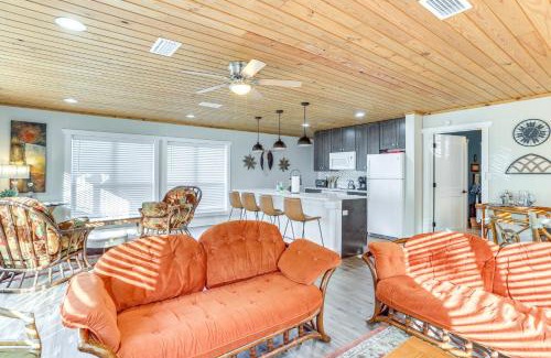 Boswell House | 8 Mi to Ozark Folk Center Home with Hot Tub and Deck