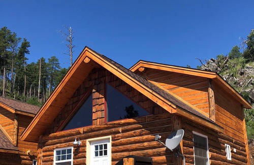 Rapid City Cabin | 8 miles to Mount Rushmore - Sleeps 2 to 6