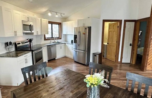 Huron House | 8 Minutes to Cedar Point! Octagon Home