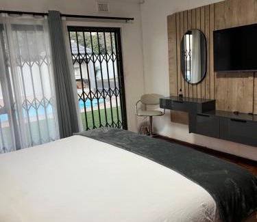 Athlone House | 8 on Lorenzo