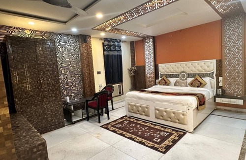Varanasi Hotel | 8-room hotel in wonderful Varanasi with WiFi, AC. Enjoy your stay