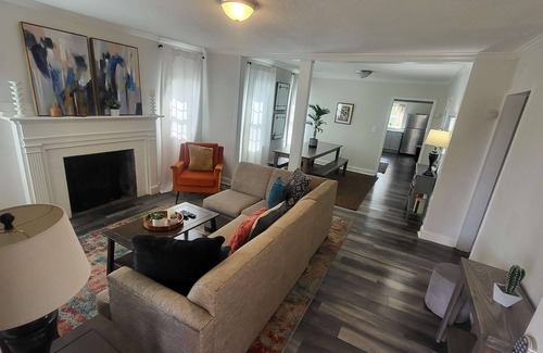 Crestline Heights House | 83rd Street Comfy Cottage