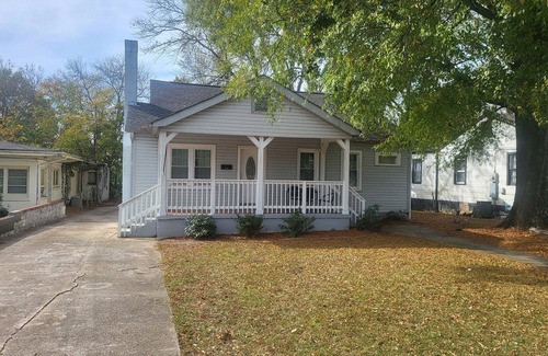 Crestline Heights House | 83rd Street Comfy Cottage
