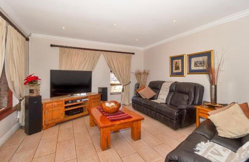 Bluewater Bay House | 84 De Mist Guesthouse