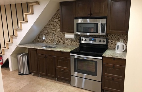 Mount Pleasant Apartment | 850sq. ft basement apartment in quiet area of Rock Creek Park