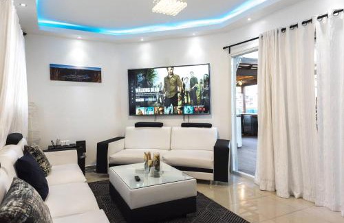 Santo Domingo Apartment | 8bdr Penthouse With Private Rooftop Jacuzzi