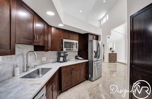 Southwest Ranches Villa | 8BR Luxury Villa w/Amazing Pool & Basketball +