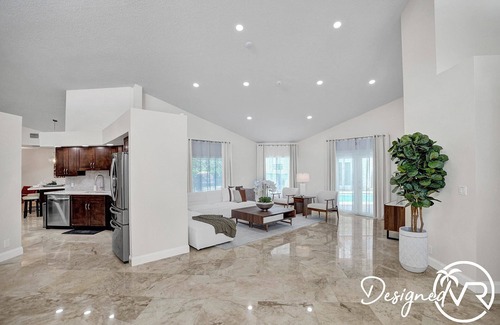 Southwest Ranches Villa | 8BR Luxury Villa w/Amazing Pool & Basketball +