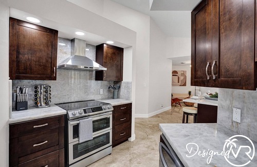 Southwest Ranches Villa | 8BR Luxury Villa w/Amazing Pool & Basketball +