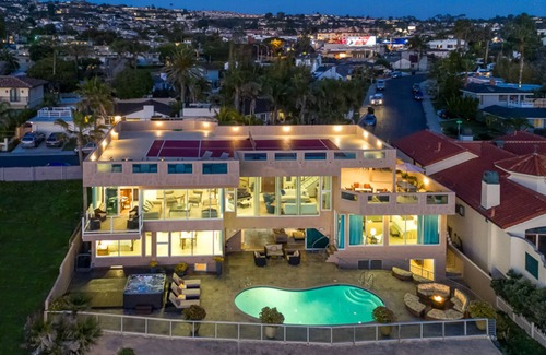 La Jolla House | 9,100 sq ft celebrity oceanfront estate w/rooftop pickleball tennis & pool