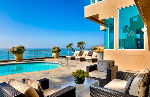 La Jolla House | 9,100 sq ft celebrity oceanfront estate w/rooftop pickleball tennis & pool
