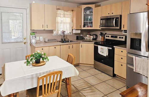 Tamassee House | 9 Mi to Devils Fork State Park: Getaway w/Porch!