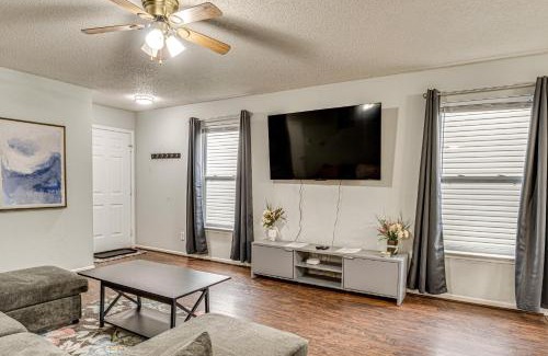 West Newton House | 9 Mi to Downtown Indianapolis Quiet Home with Yard