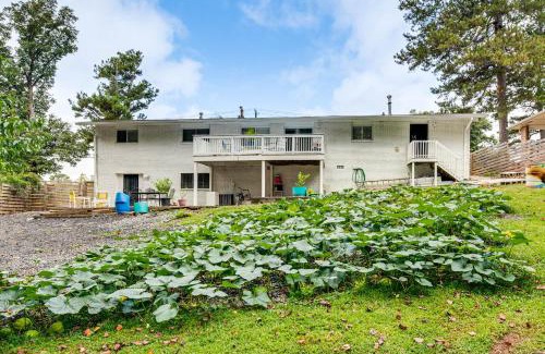 Decatur House | 9 Mi to Downtown Atlanta Home with Deck and Yard!