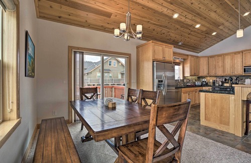 Mountain View Estates House | 9 Mi to Heavenly Mountain: South Lake Tahoe Home!