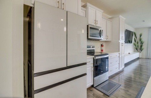 Mount Holly House | 9 Mi to Nat’l Whitewater Center! Sleek Family Home