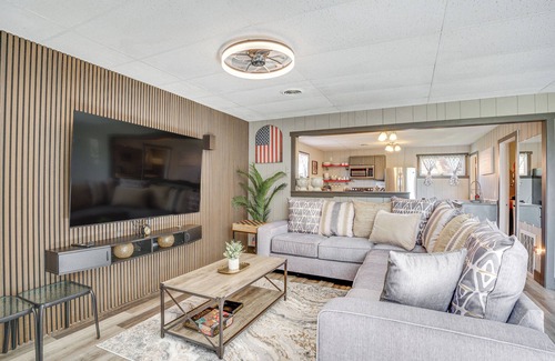 Howards Grove House | 9 Mi to Shore: Home w/Hot Tub in Howards Grove!