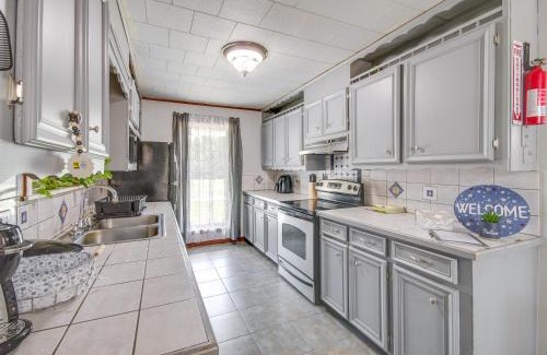 Newhebron Apartment | 9 Mi to Water Park Silver Creek Gem with Fireplace!