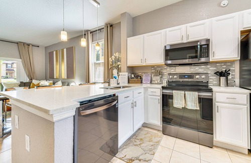 Regal Palms House | 9 Mi to WDW: Townhouse w/Balcony in Davenport!