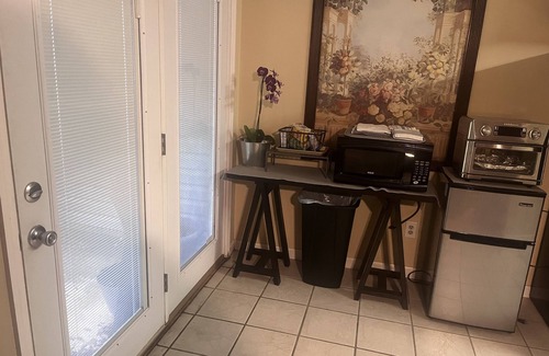 Tallahassee House | 9 Miles to FAMU & 7 Miles to FSU; Convenient/Safe Neighborhood. Backyard fenced.