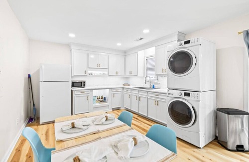 Charleston House | 9 Min to Folly Beach | 12 Min to Downtown | Quiet