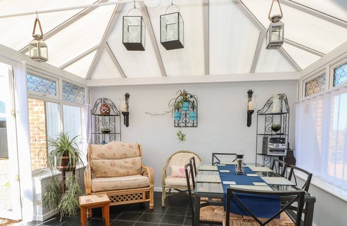 Spalding Cottage | 9 TYDD LOW ROAD, family friendly, with open fire in Tydd St Mary